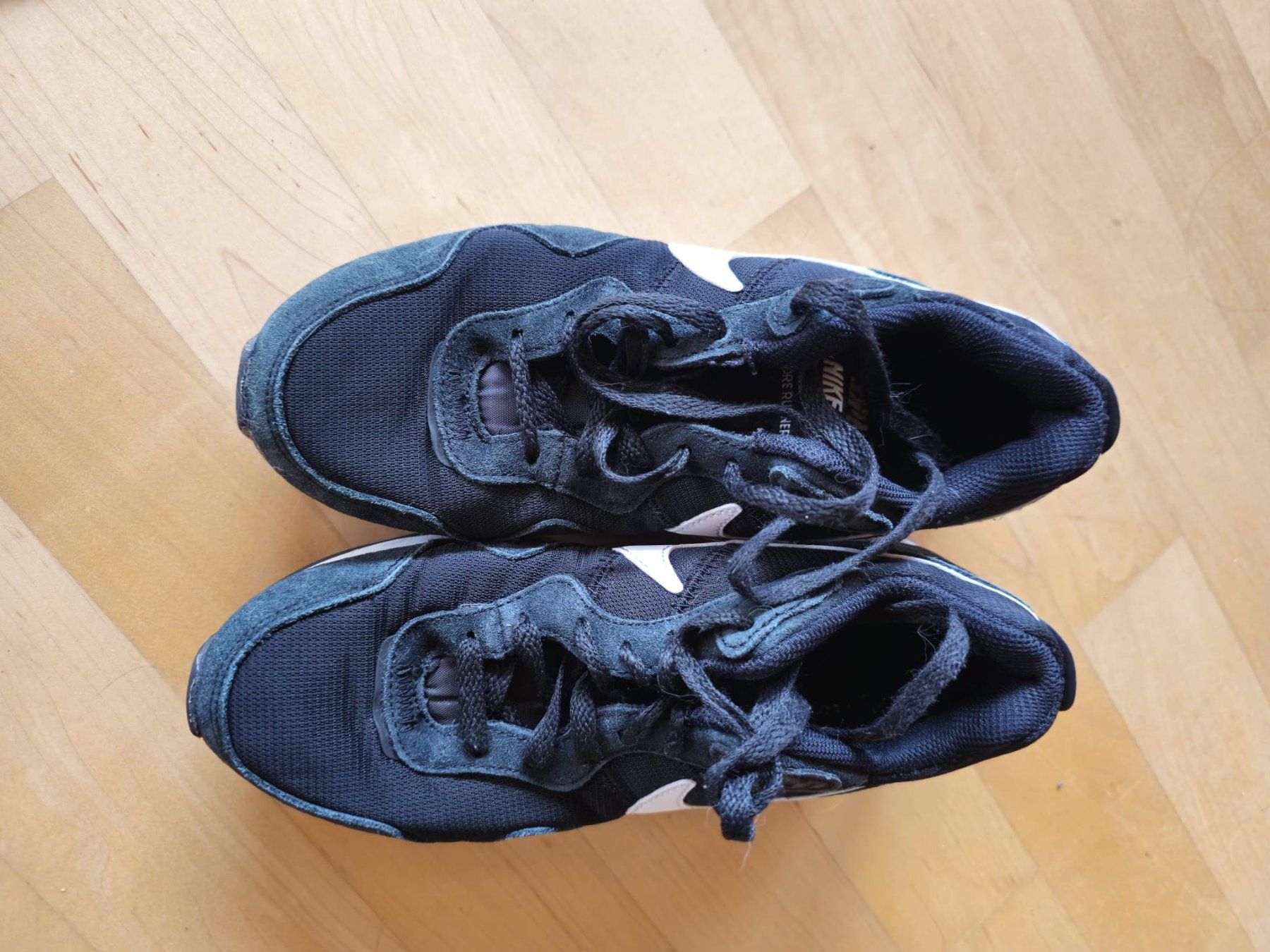 Nike Scarpe per ragazze: Nike Turnschuh Grösse 36.5 – Usato da Lungern venduto da Bohnenkraut69 1