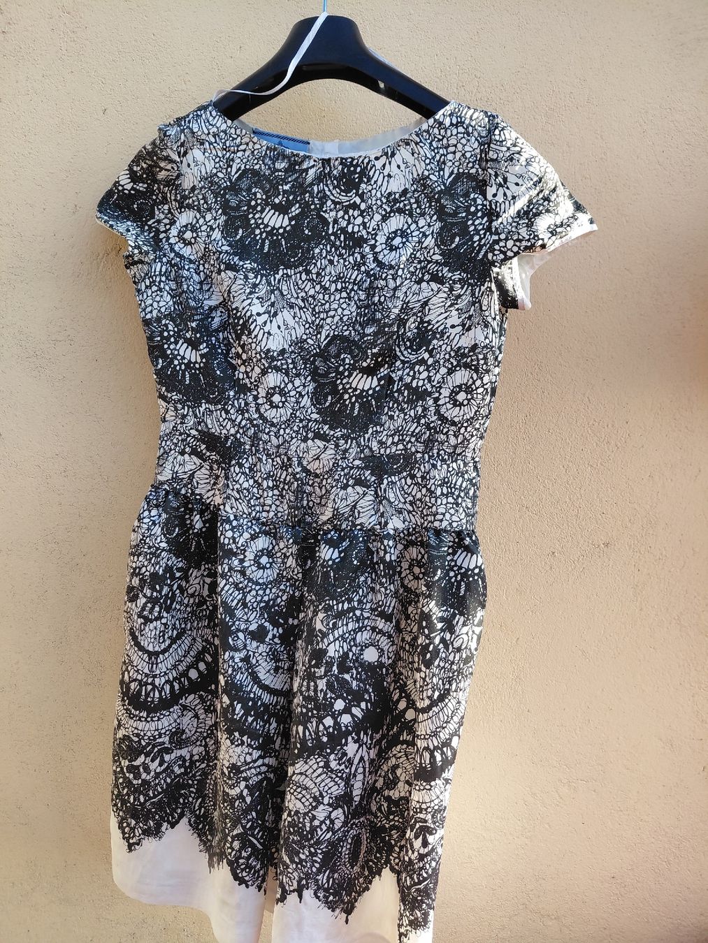 Prada Vestiti: Robe Prada en parfait état! – Usato da Montreux venduto da j44_5f9m