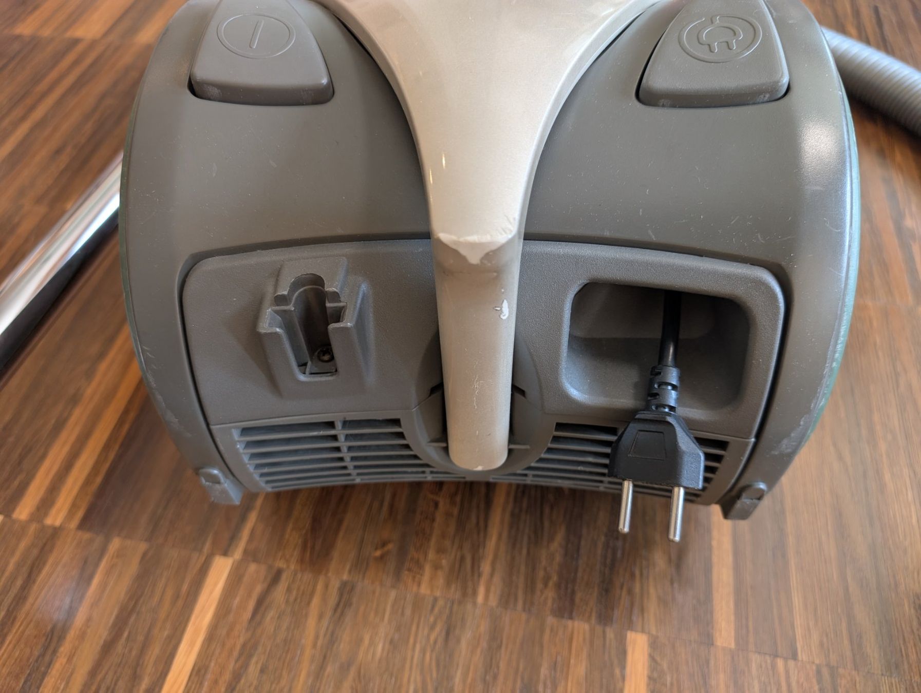 Aspirapolveri & Accessori: Staubsauger Mousy Class 1300W mit Zubehör – Usato da Kloten venduto da ConaRider 4