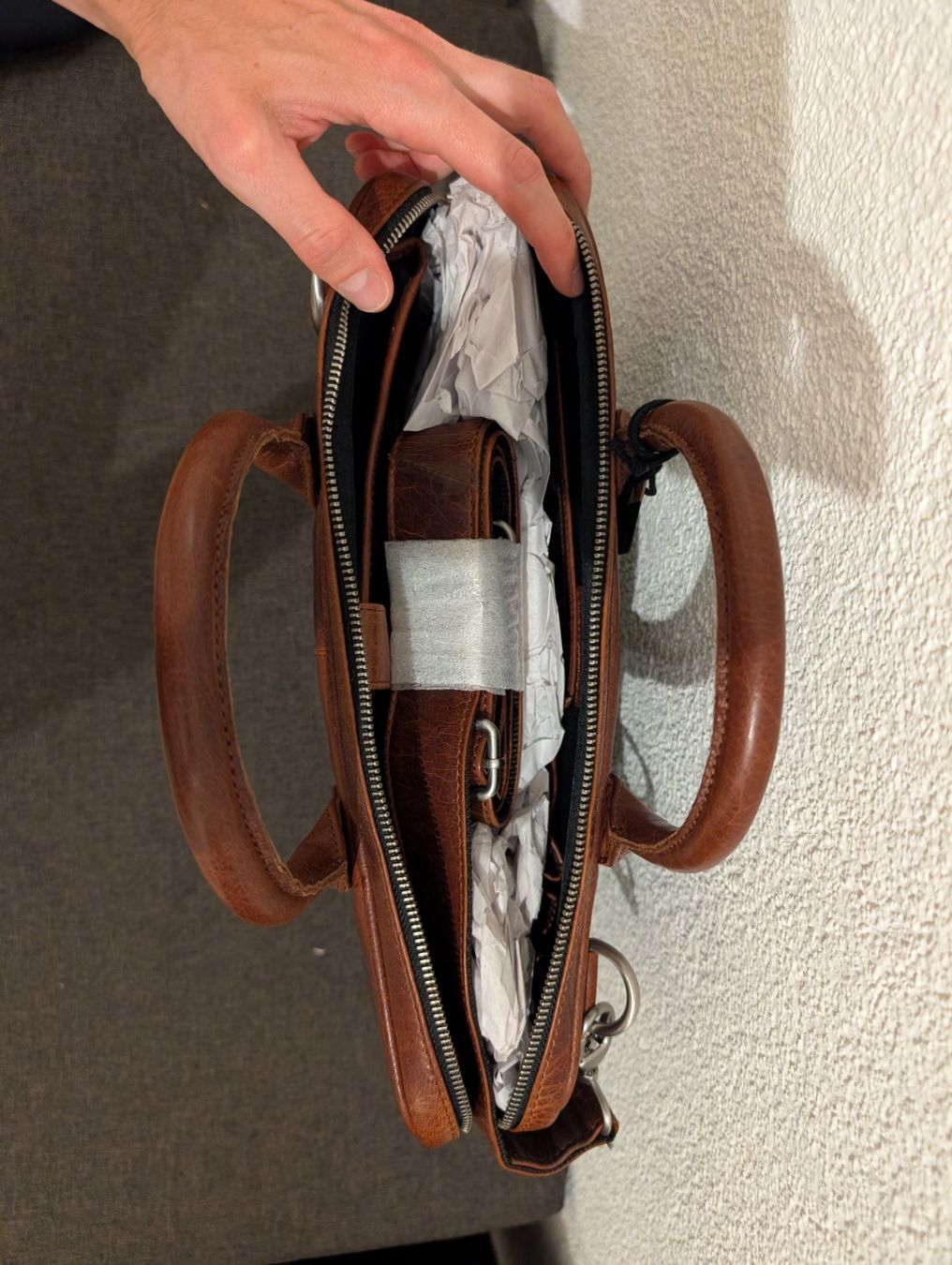 Borse: Hellbraune Laptop Ledertasche 13 Zoll – Nuovo e nell'imballaggio originale da Basel venduto da n0daft 4