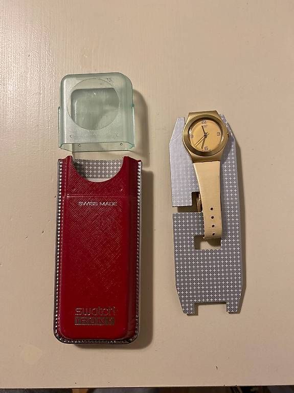 Swatch Orologi: Montre Swatch jaune – Usato da Montreux venduto da NeptuneMig