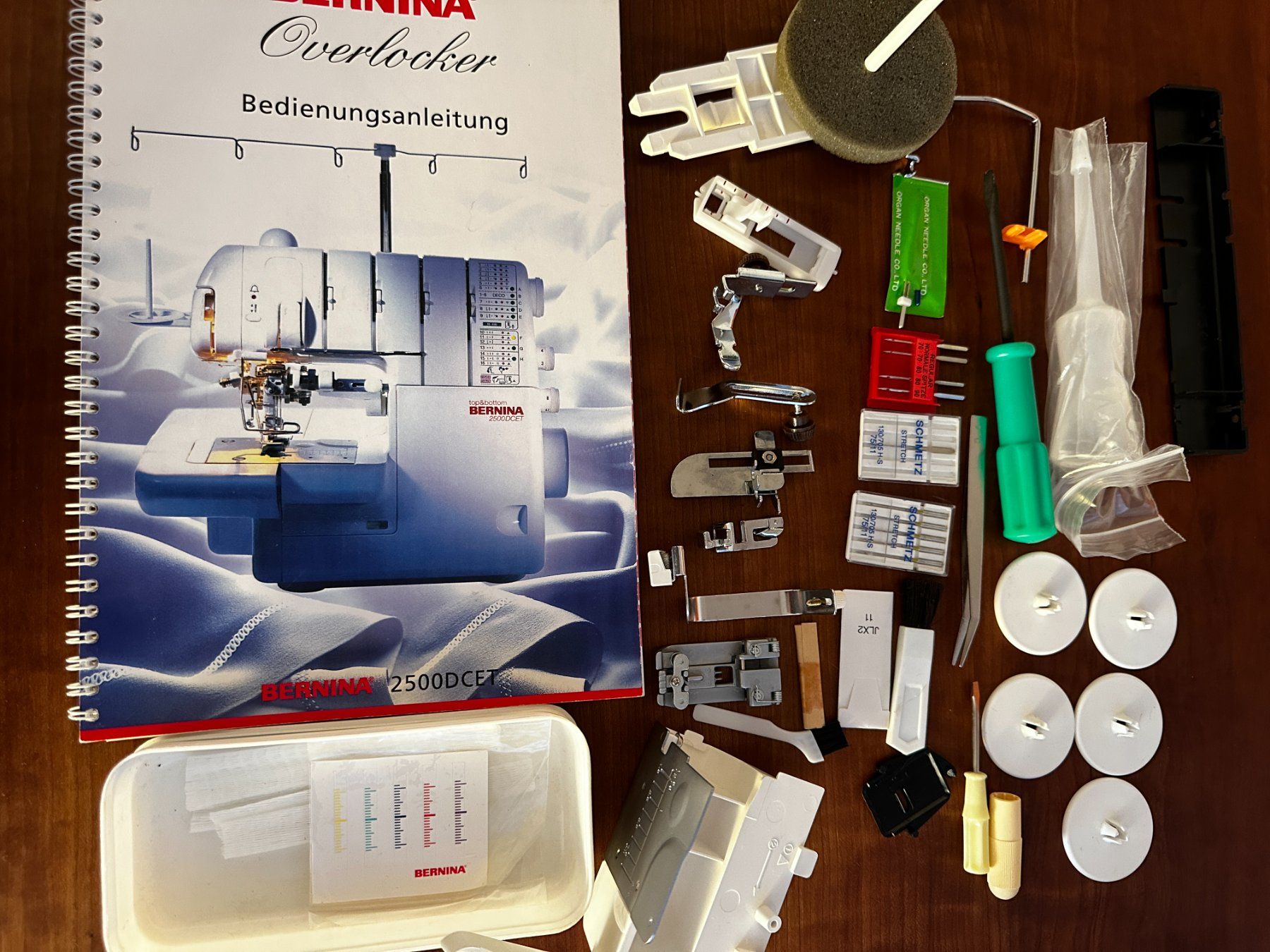 Bernina Machines à coudre: Overlocker Top&bottom BERNINA 2500DCET – D'occasion à Biel/Bienne par Reisetara 2