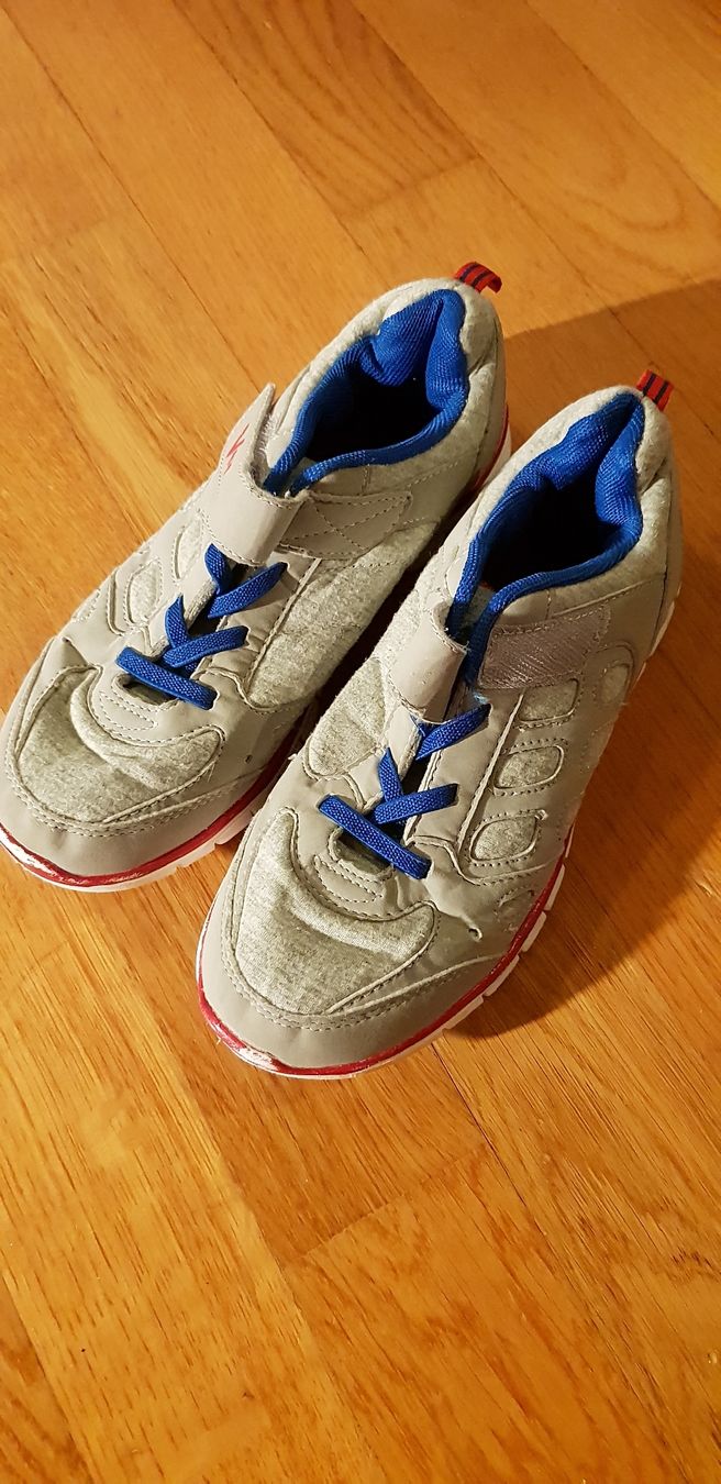 Scarpe per ragazzi: Turnschuhe Grösse 34 – Usato da Uznach venduto da Bilkev 1
