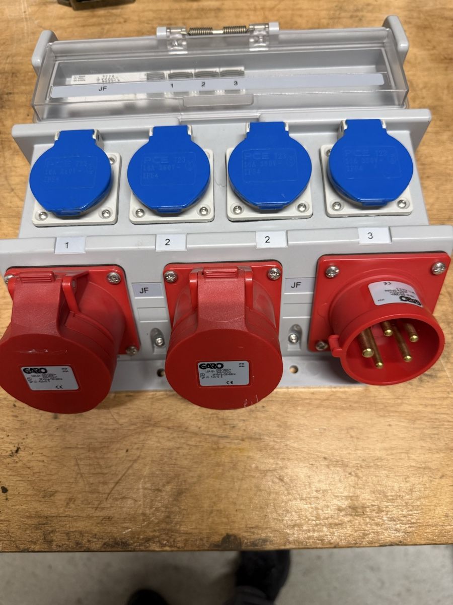 Electrotechnique: Stromverteiler 16A – D'occasion à Dietlikon par DIVO 1