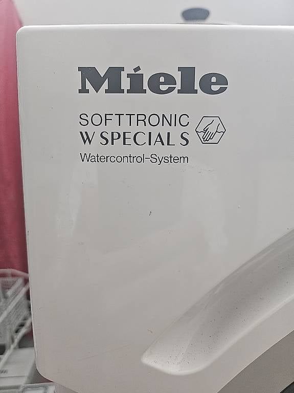 Waschmaschinen: Miele softtronic  – Gebraucht aus Lausanne von djymbo