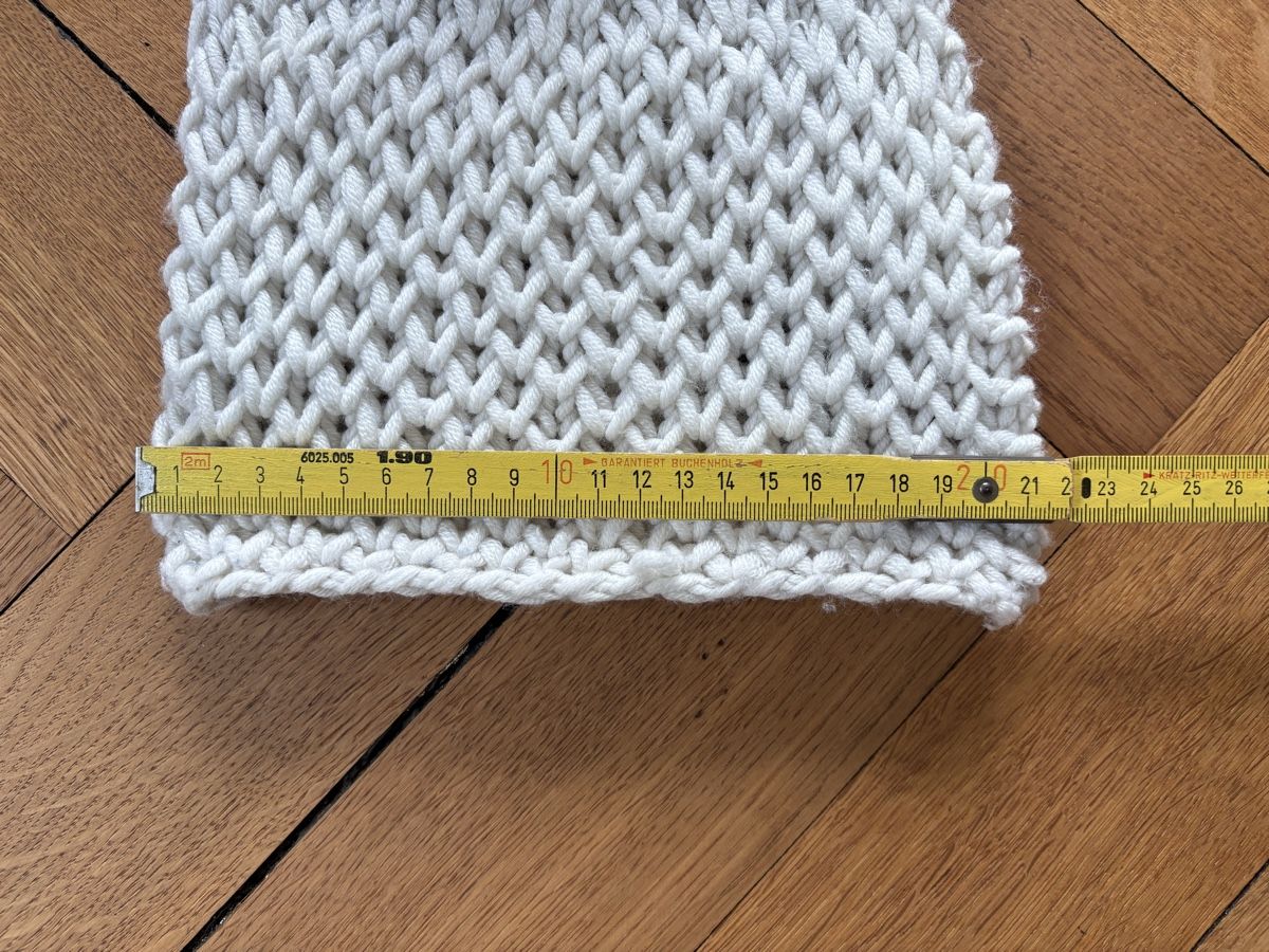 Hüte, Mützen & Caps: Strickmütze handmade aus Wolle – Gebraucht aus Zürich von triangular 2