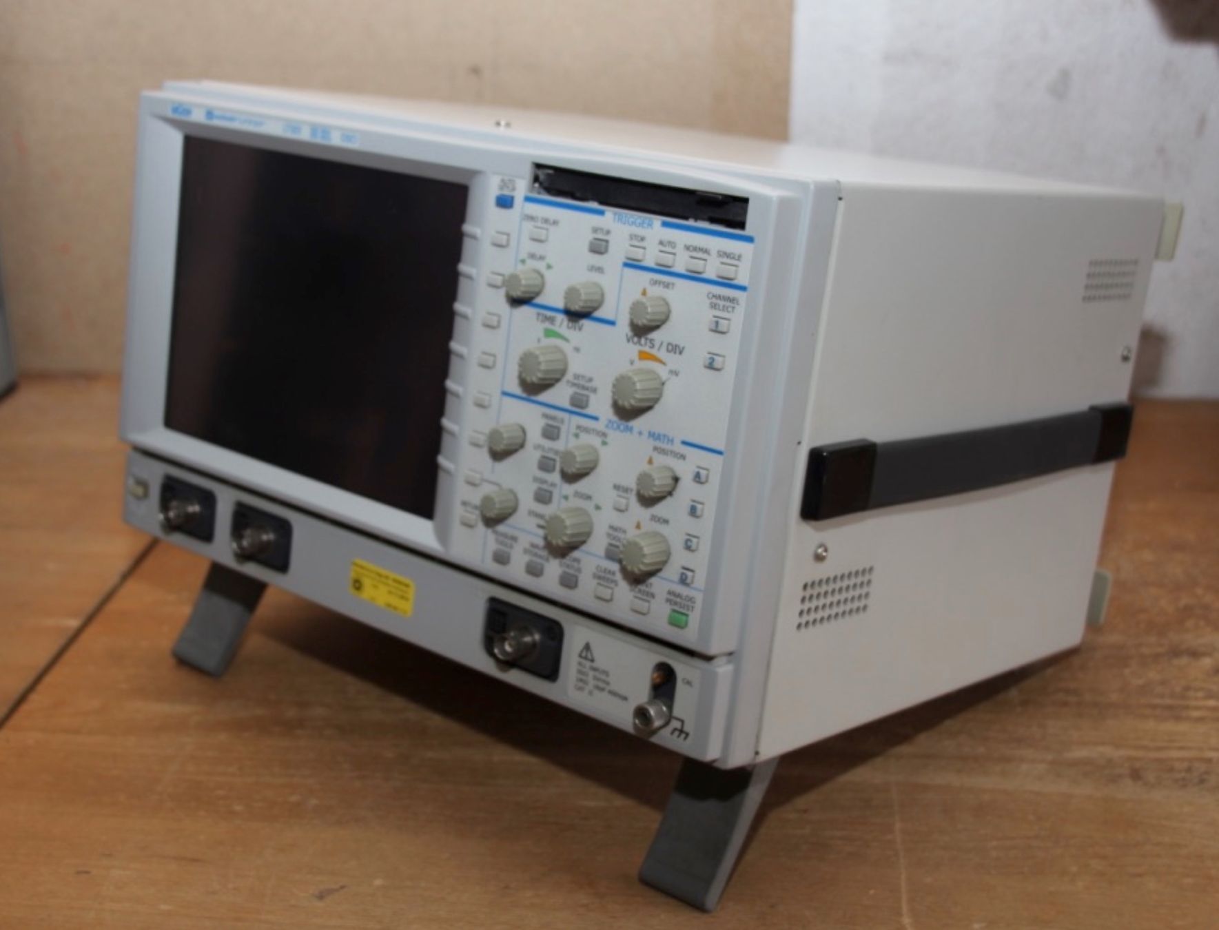 Mesurer: Oscilloscope LeCroy LT322 – Défectueux à Delémont par Cannonus 1