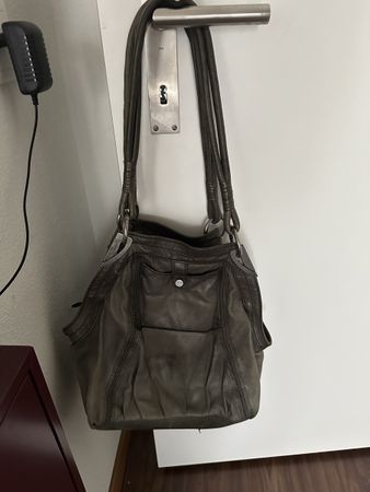 Diesel Ledertasche mit Henkel über Schulter