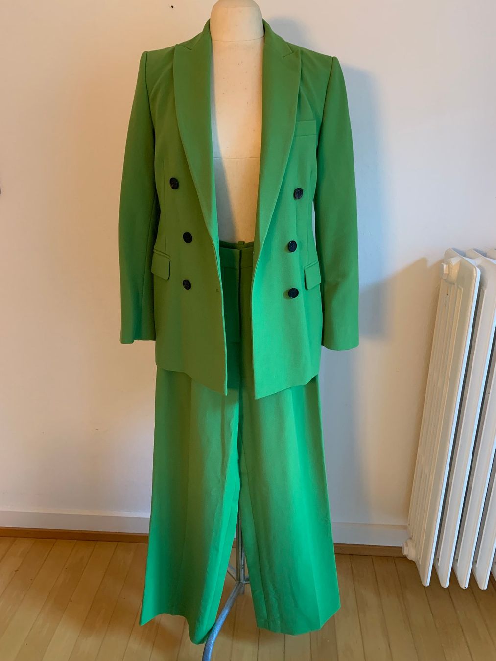 Zara Completi & Tailleur: Hosenanzug grün – Usato da Winterthur venduto da Drachenrose