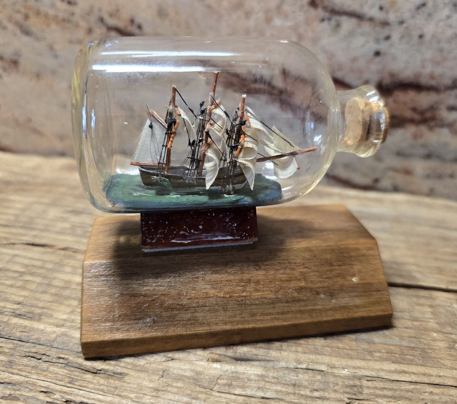 Tutte le decorazioni: Schiffsmodell in Flasche auf Holzständer Dekoration – Usato da Walkringen venduto da Vanuca
