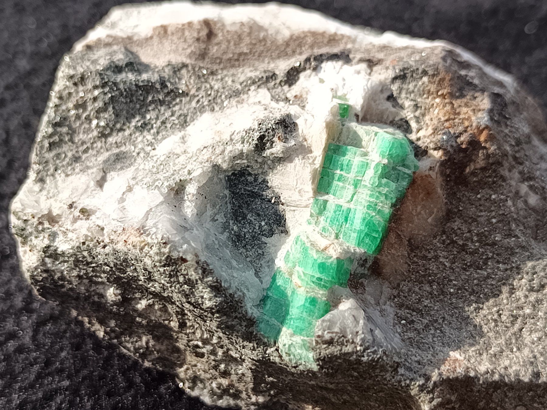 Minerali & Pietre curative: Smaragd Rohstein 7x5x4cm Stufe Emerald raw – Usato da Winterthur venduto da sekkohsam 3