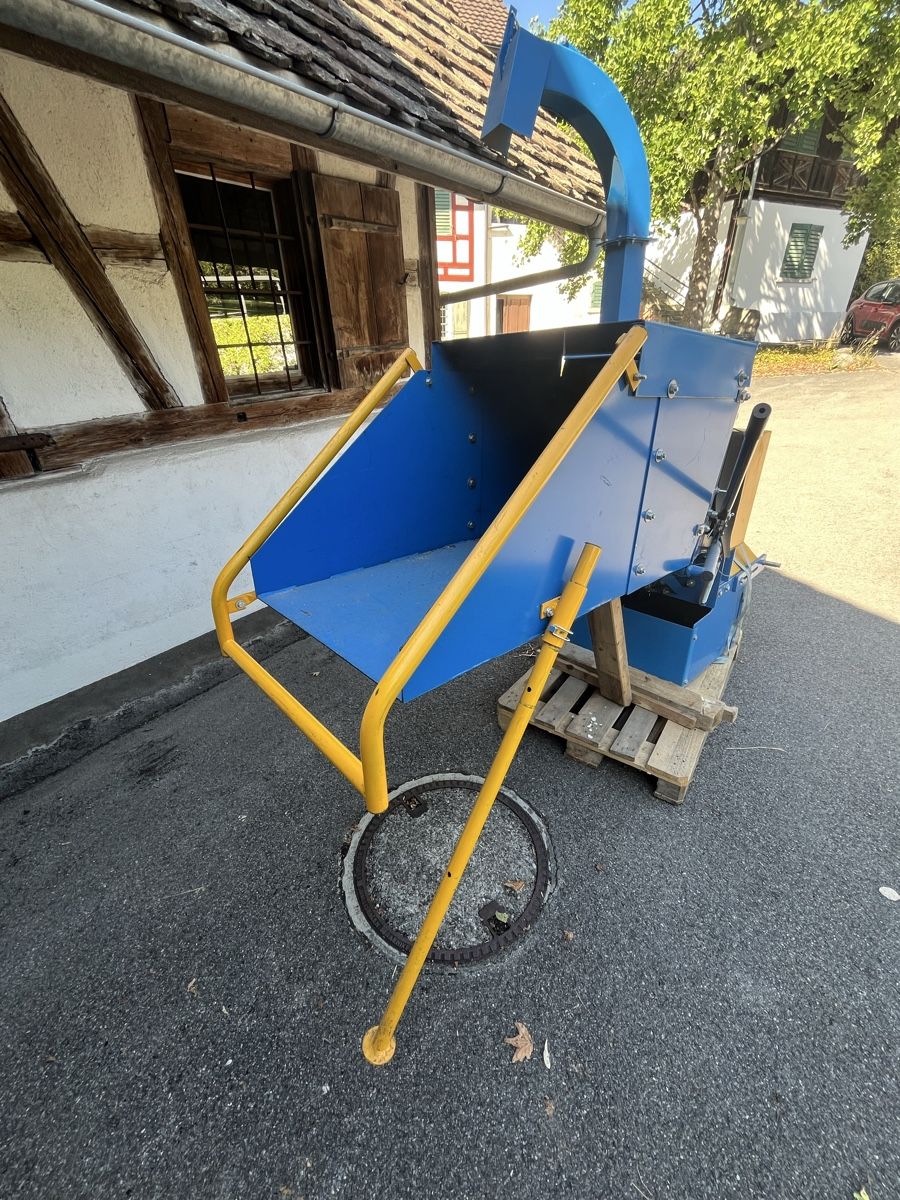 Déchiqueteuse: Holzhäcksler – D'occasion à Hausen am Albis par die_5ndf 5