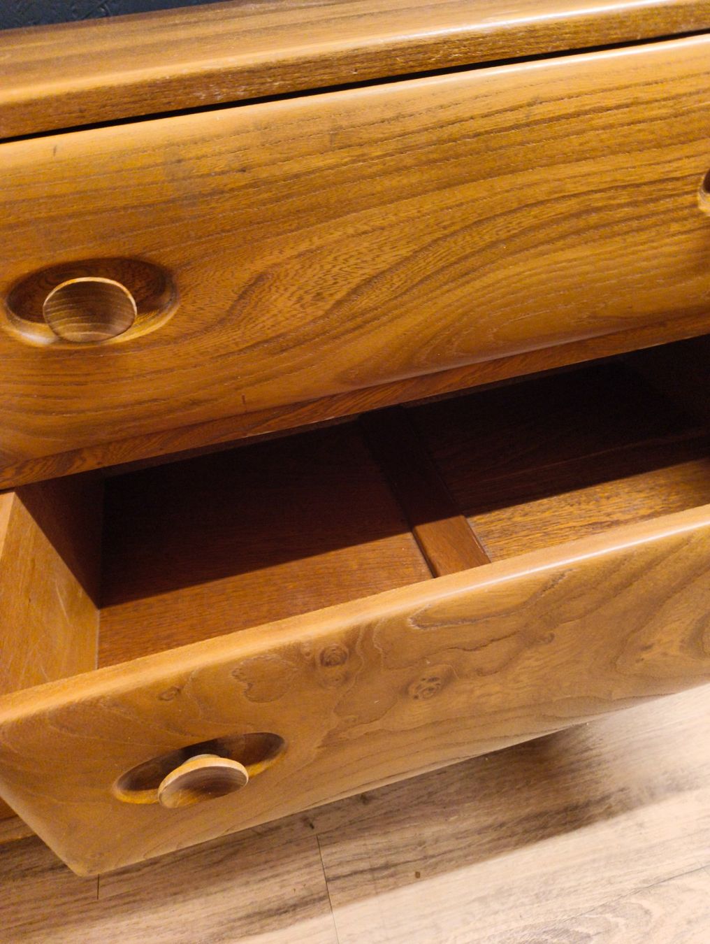 Cassettiere: Sideboard aus Ulmenholz Mid-Century – Usato da Basel venduto da bk_brockibasel 4