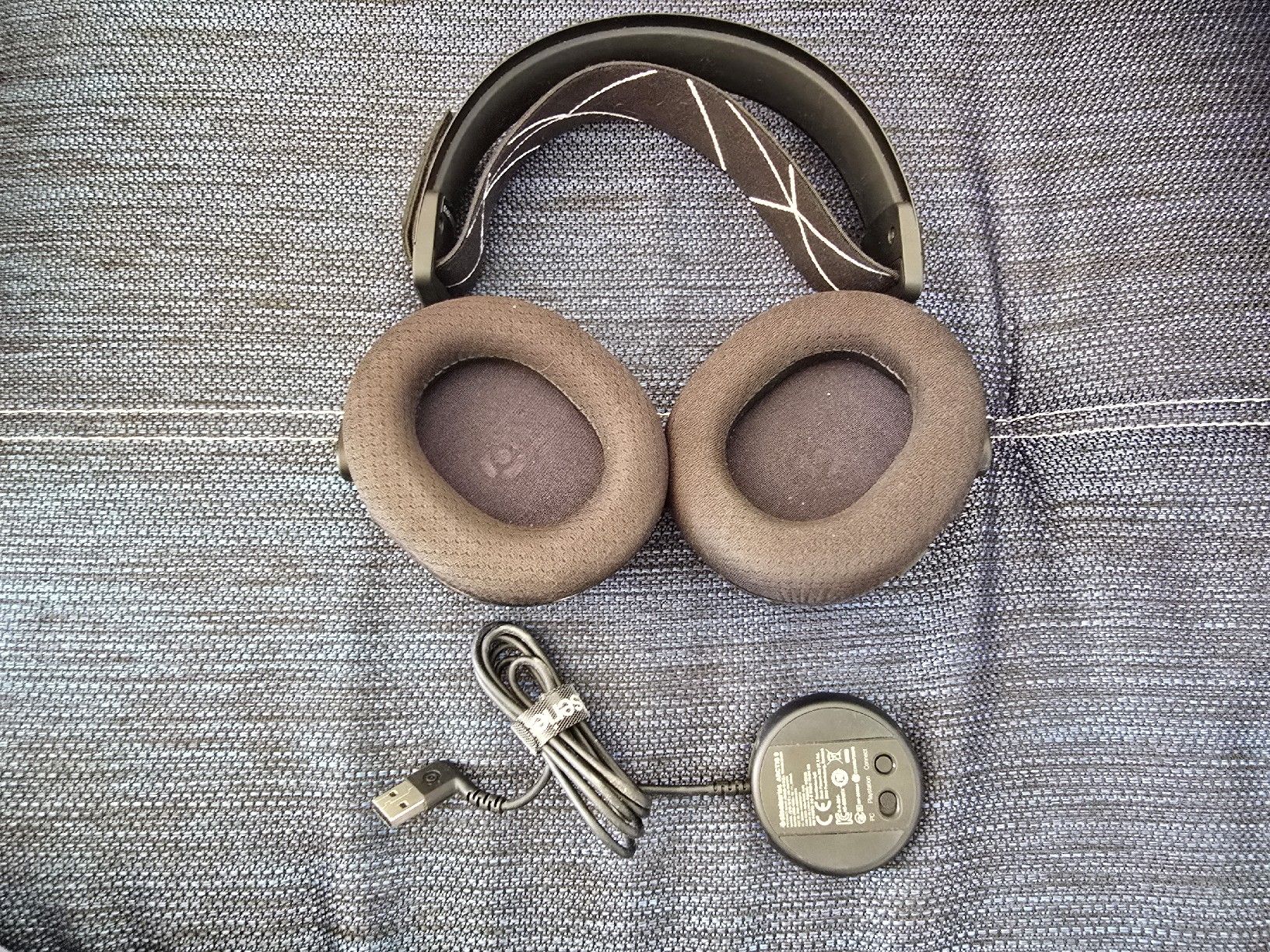 Steelseries Cuffie: SteelSeries Arctis 9 wireless gaming headset — barely used – Usato da Vevey venduto da Jys 1