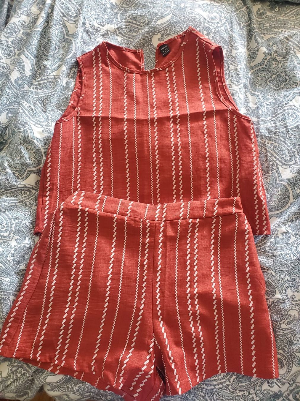 Shein Lotti di vestiti: Matching top and shorts set – Nuovo (secondo la descrizione) da Genève venduto da lucianartm