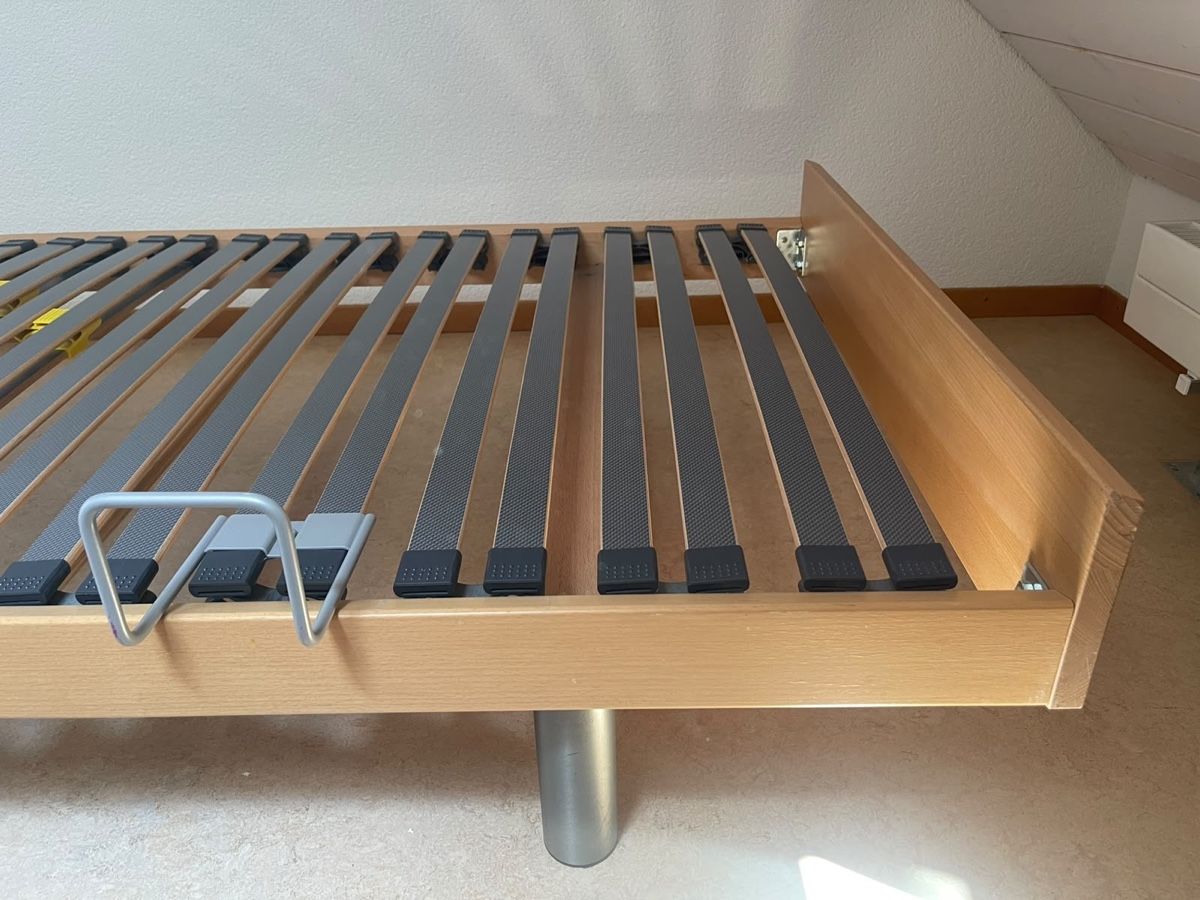 Lits: Bett 90x200 – D'occasion à Düdingen par hanan01 1