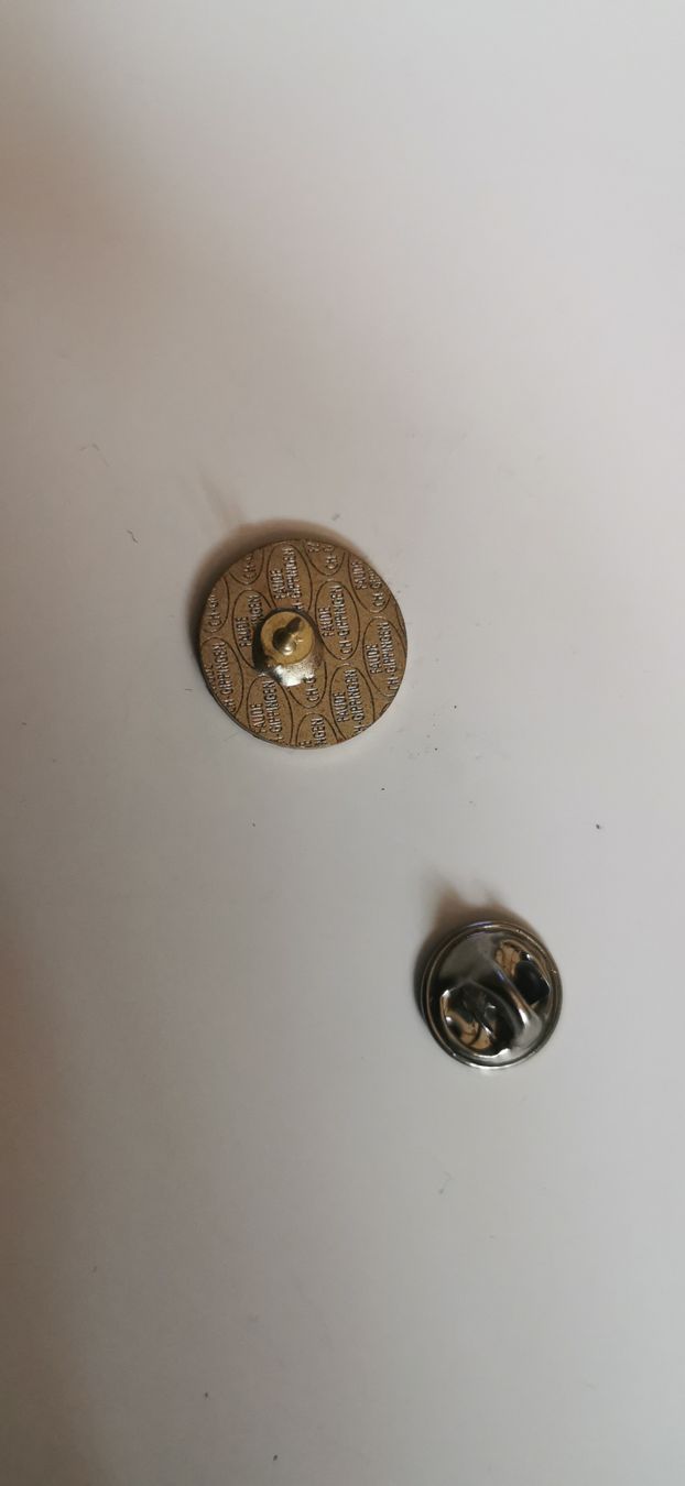 Plaquettes & Badges: Pin SIG pistolet  – D'occasion à Genève par vins50 1