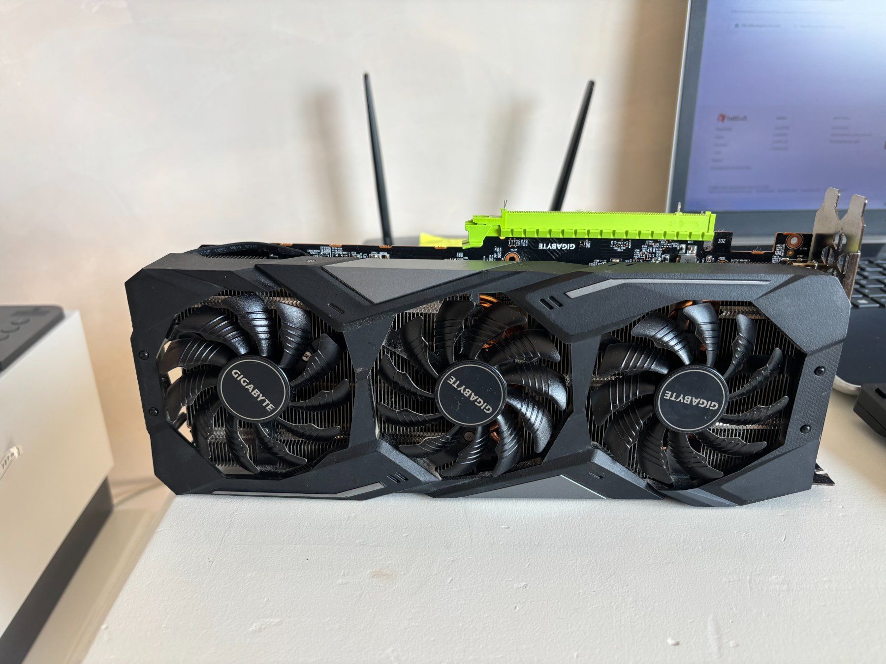 Amd Cartes graphiques: AMD Radeon RX 5700 XT – D'occasion à Aurigeno par RICCARDO013