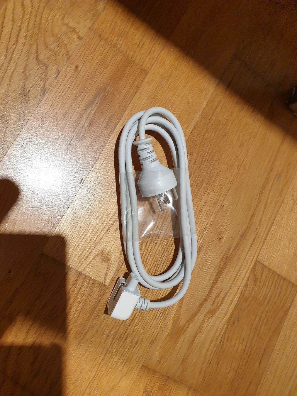 Apple Cavi: Apple Strom Kabel mit ausländischen Stecker – Nuovo (secondo la descrizione) da Ittigen venduto da Ziok187