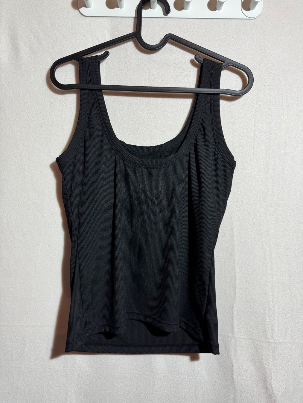Top: Schwarzes Basic mit verstärkter Brust Gr. M – Nuovo (secondo la descrizione) da Grosswangen venduto da SALE_SALE_SALE 4