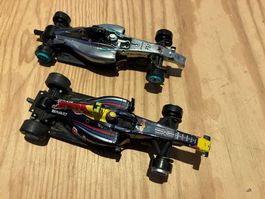 2 Carrera Digital 132 F1 Autos  Mercedes, Redbull