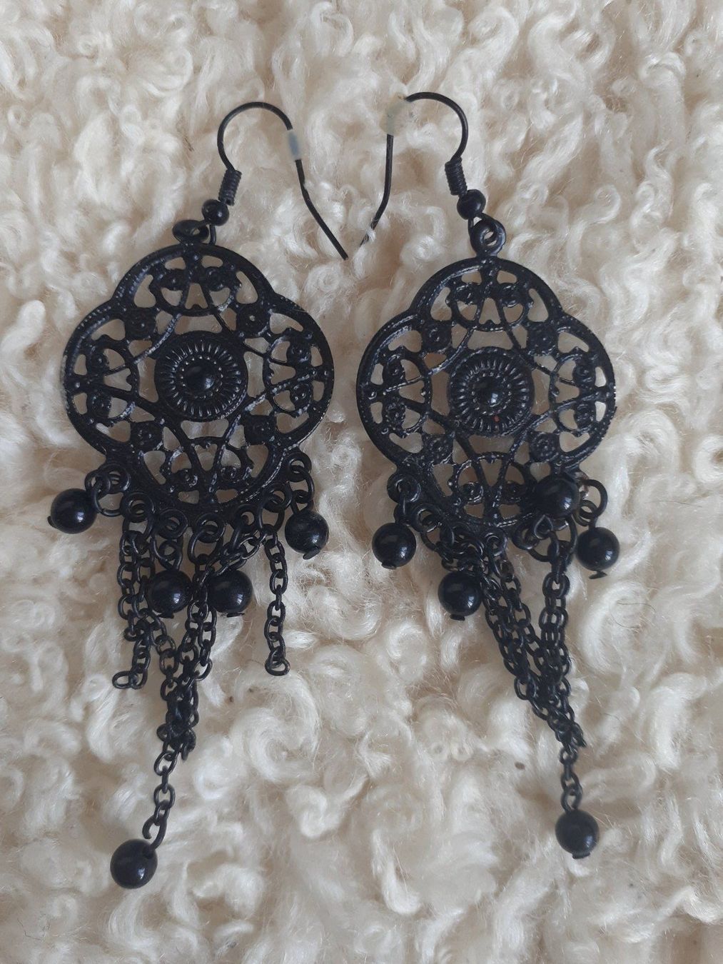 Orecchini pendenti & Orecchini a lobo: Boucle d'oreilles noires – Usato da Lausanne venduto da rho_h68s