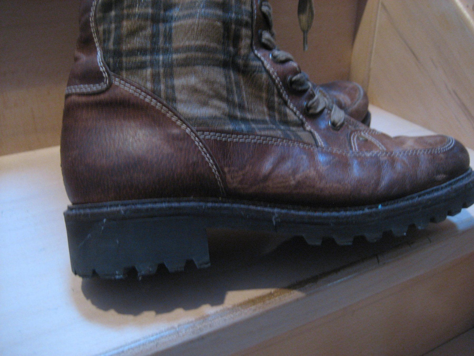 Scarpe da donna: Bottes fourrées cuir grandeur 40 – Nuovo (secondo la descrizione) da Delémont venduto da marryb 5