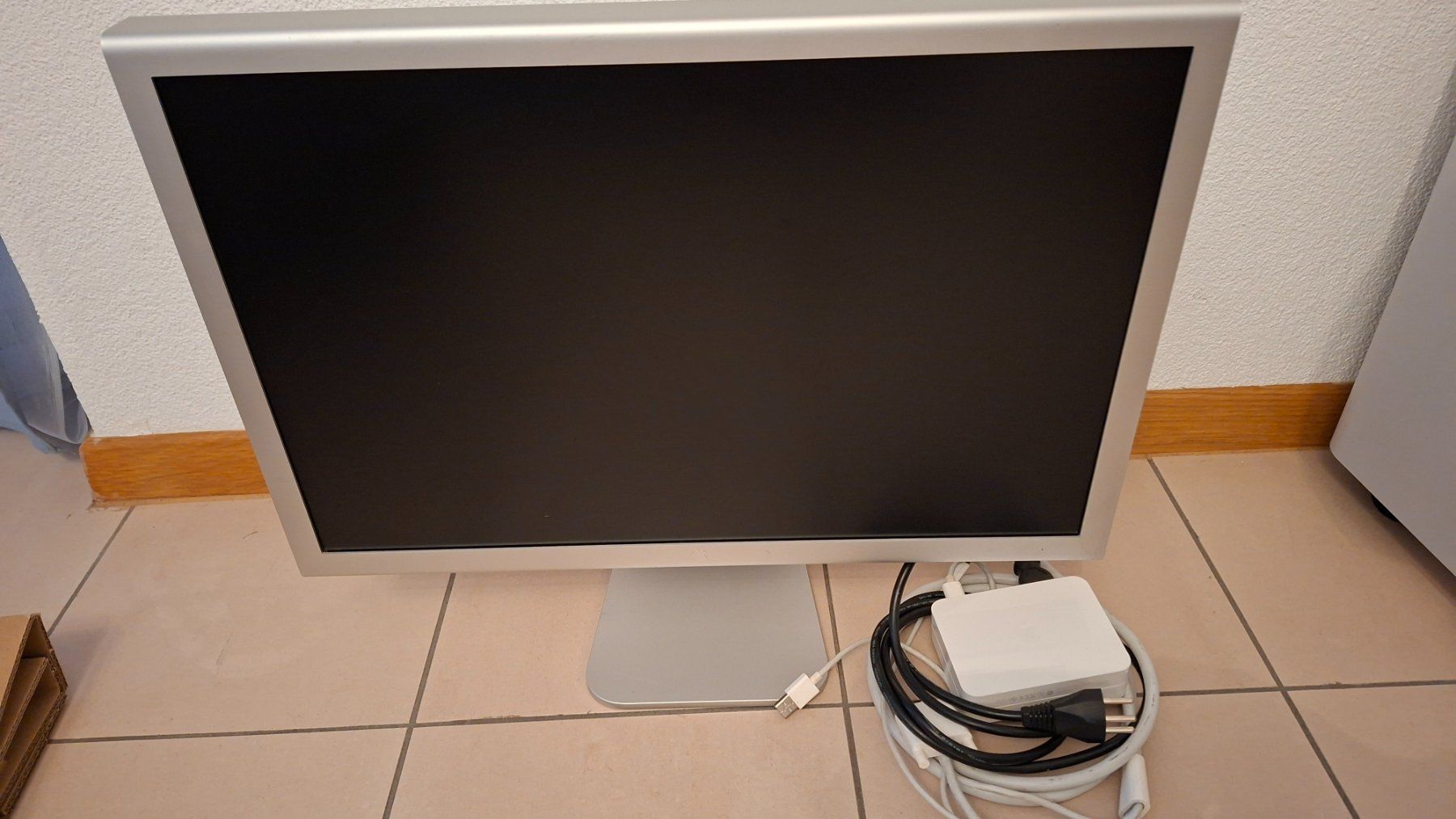 Apple Ecrans: Monitor Cinema Display Apple 2010 – D'occasion à Genestrerio par mor_fnw8