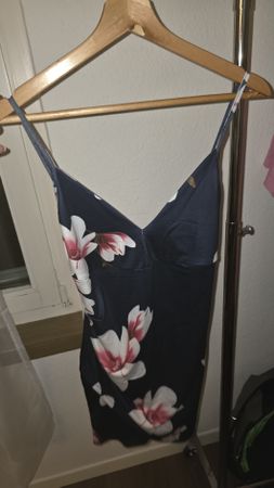 Geblümtes Kleidchen aus feinem Stoff Gr. S