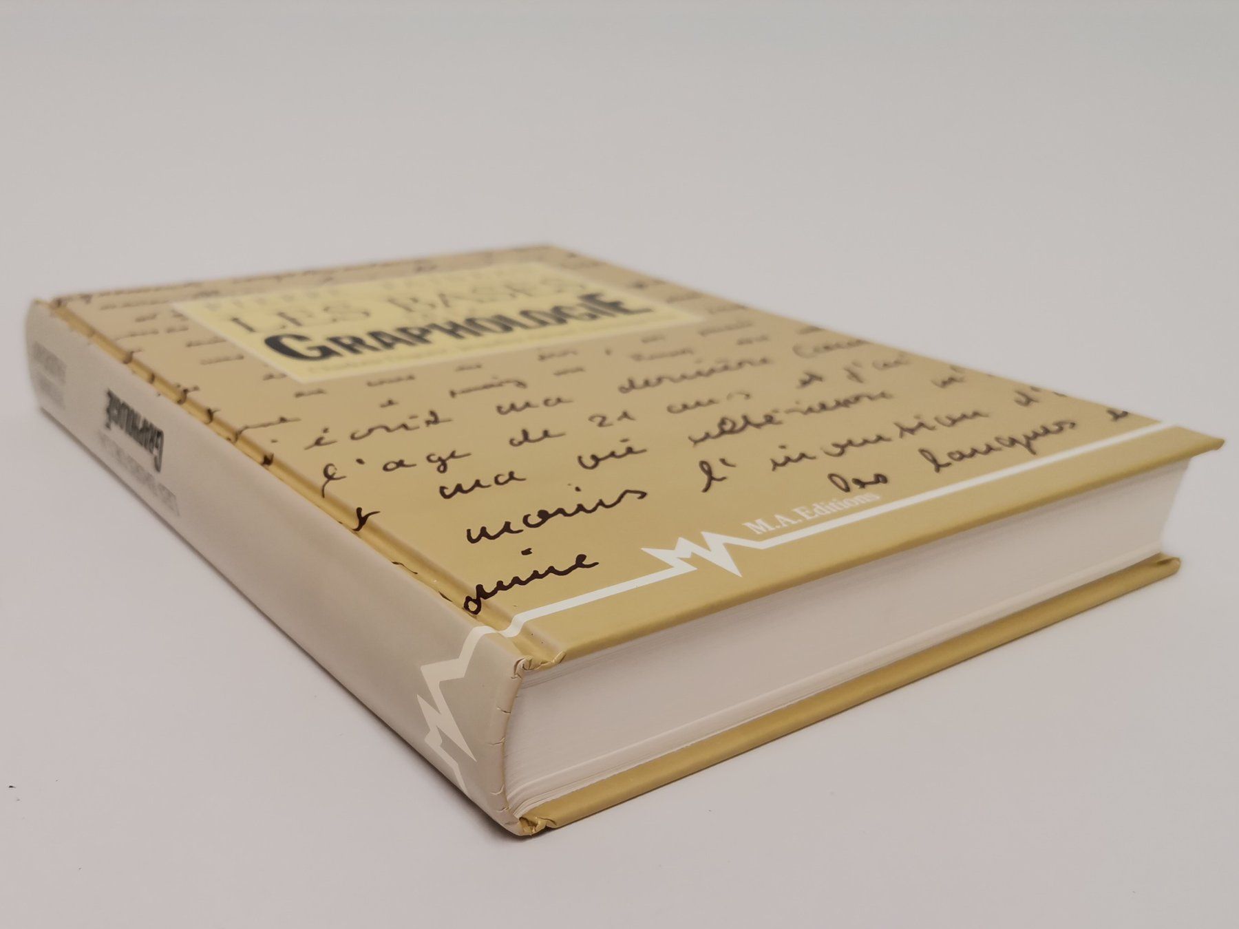 Bücher: BUCH - Les Bases de la Graphologie – Gebraucht aus Schaffhausen von Restwert_SH 7