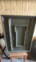 kleiner antiker Hängeschrank