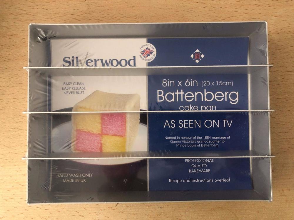 https://img.ricardostatic.ch/images/cc7c2657-d25d-42ee-92a3-5fcf142c6efa/t_1000x750/silverwood-battenberg-cake-form-alu