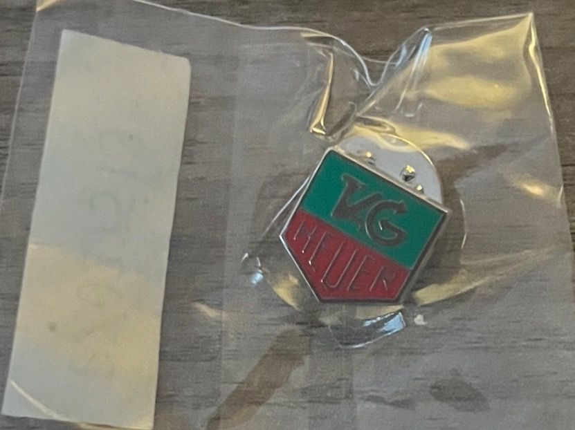 Placchette & Badge: Pins TAG Heuer neuf – Nuovo e nell'imballaggio originale da Le Locle venduto da Seve2400
