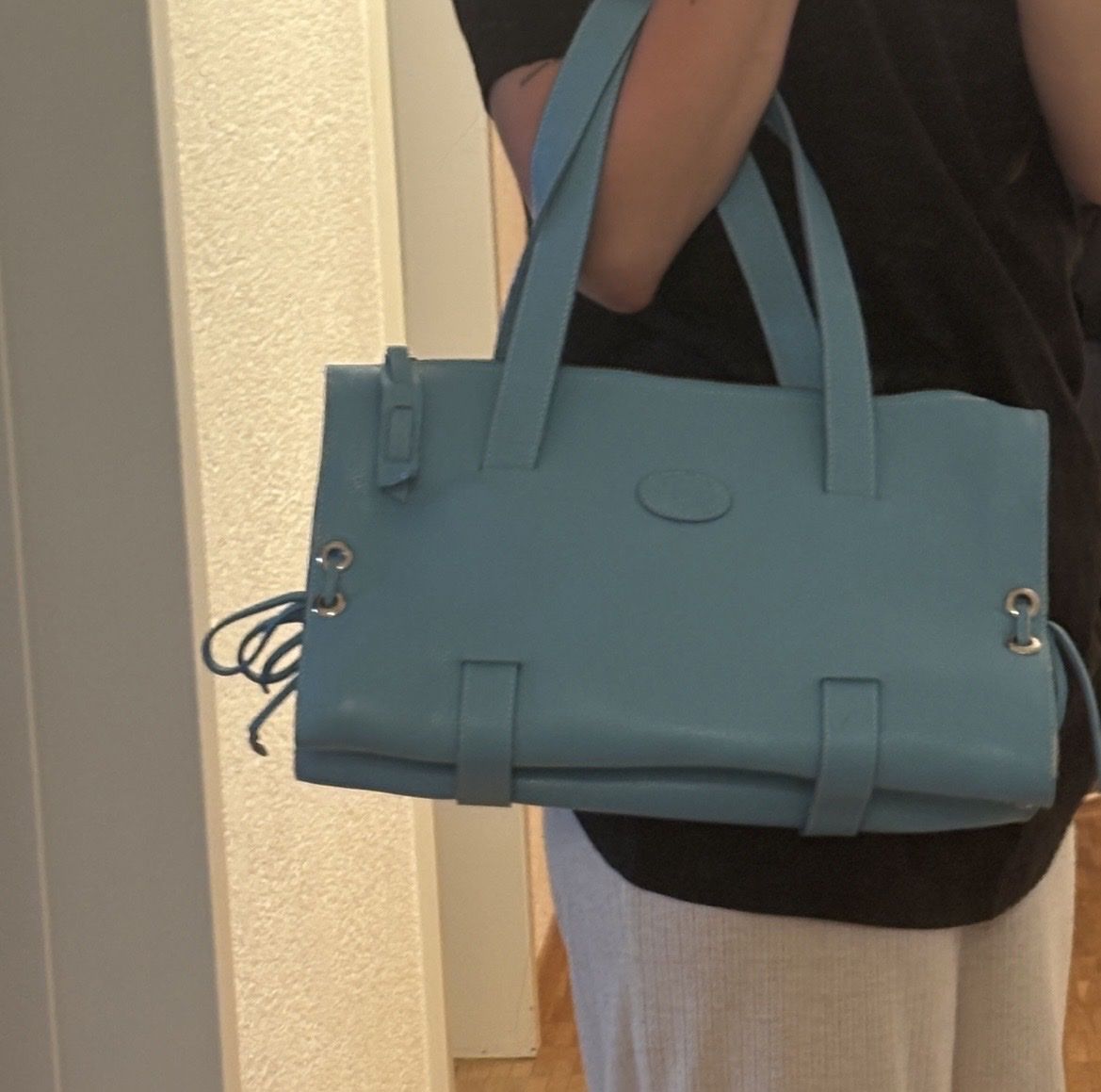 Tod'S Taschen: HELLBLAUE VINTAGE TOD'S HANDTASCHE – Gebraucht aus Kehrsatz von luc_vs5c 1