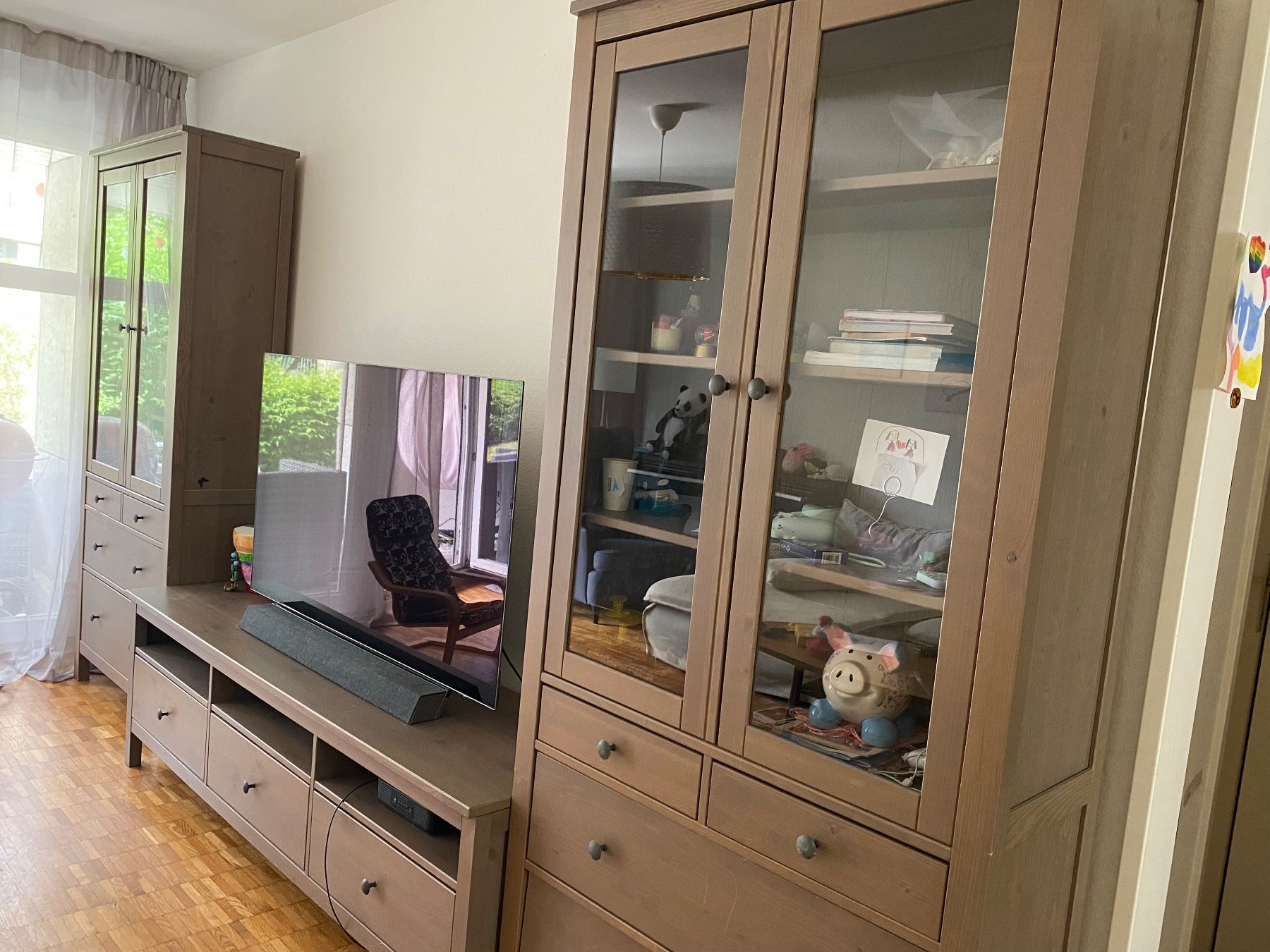 Ikea Vetrine: Bank Hernes und 2 Glasvitrine – Usato da Baden venduto da mgeormezi
