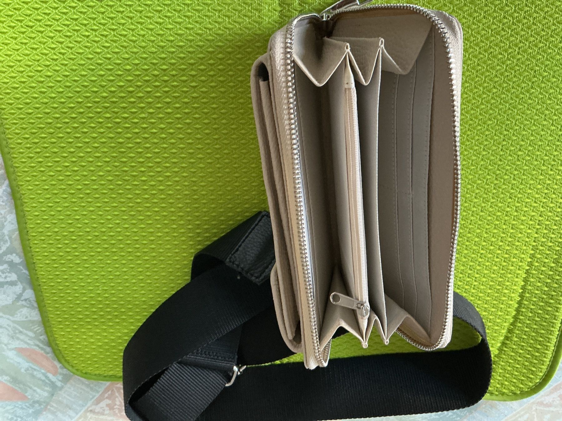 Autres vêtements & accessoires: Handytasche /Portemonnaie – Neuf (Voir description) à Bischofszell par Emida 1