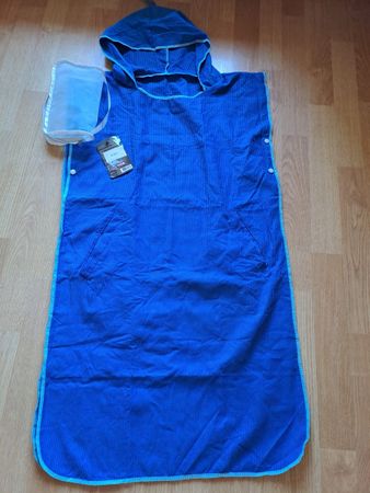 Poncho mit Kapuze blau gestreift mit Tasche unbenutzt