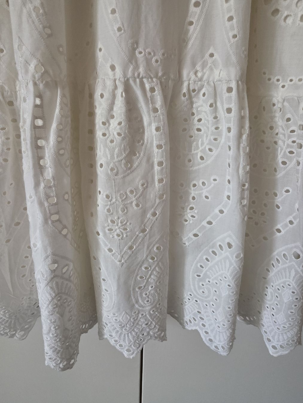 Robes: WHITE LABEL SPITZENKLEID GR.36 ECRU – D'occasion à Adlikon par jahr01 3