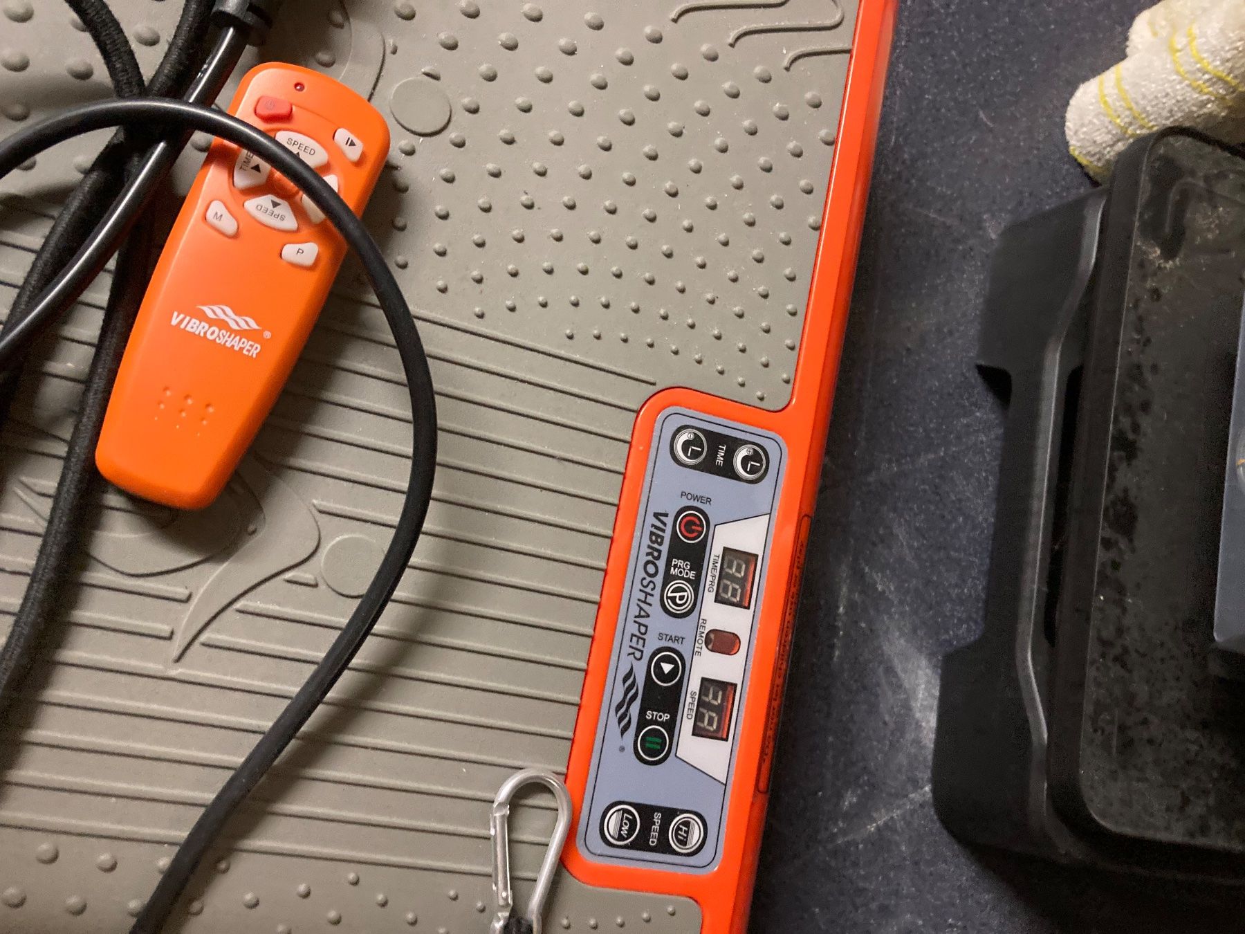 Hometrainer: Vibrationsplatte mit Fernbedienung – Usato da Lostorf venduto da frapey02 1