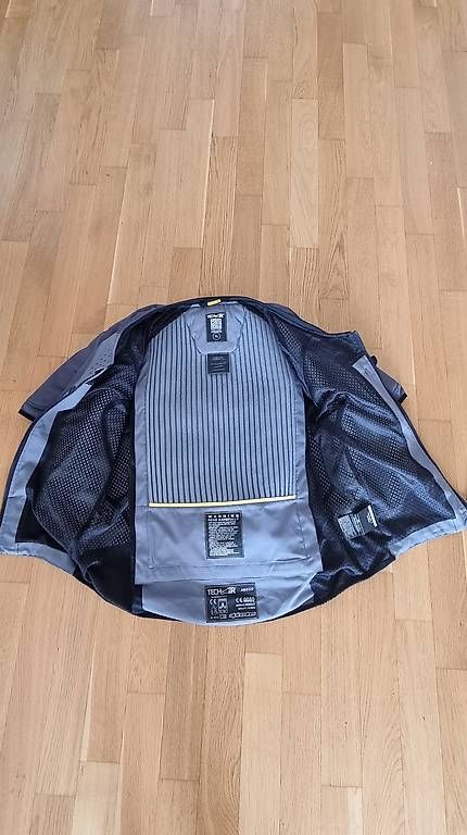 Gilet & Giacche: Airbagweste – Usato da Oftringen venduto da Kamisori