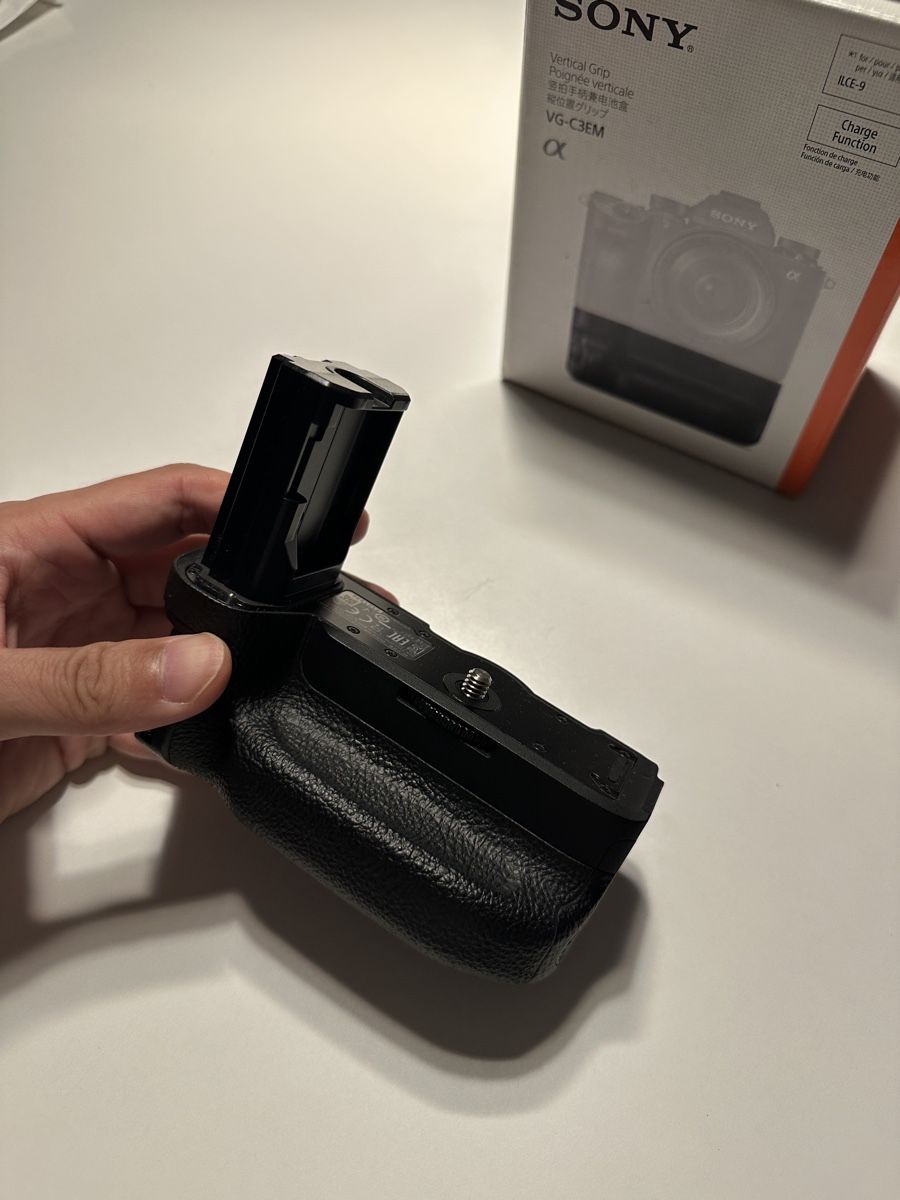 Sony Fotocamera: Sony VG-C3EM Battery grip – Usato da Frauenfeld venduto da bybong 1