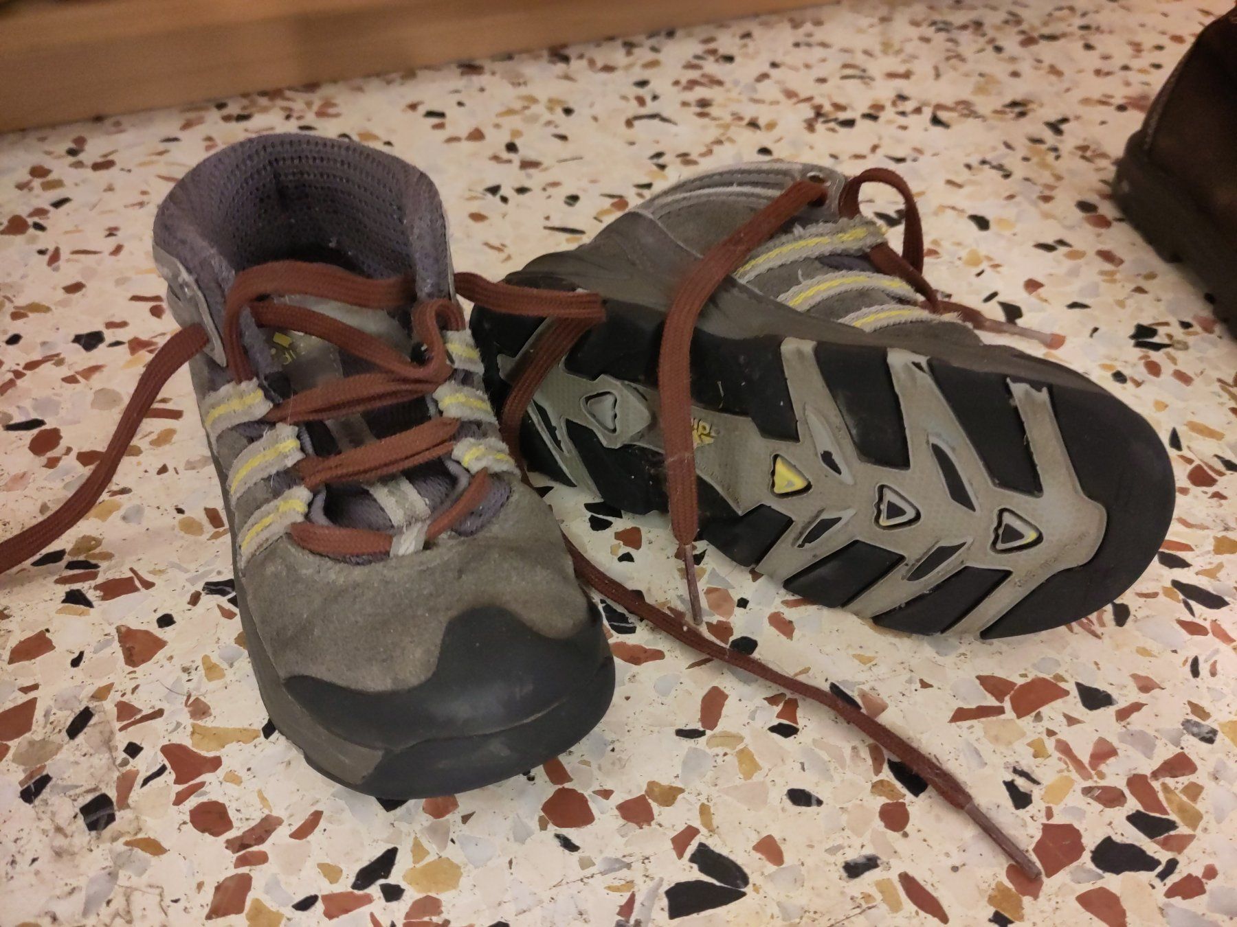 Scarpe per ragazzi: 5 Paar Kinderschuhe Grösse 24 – Usato da Biel/Bienne venduto da Creager 1