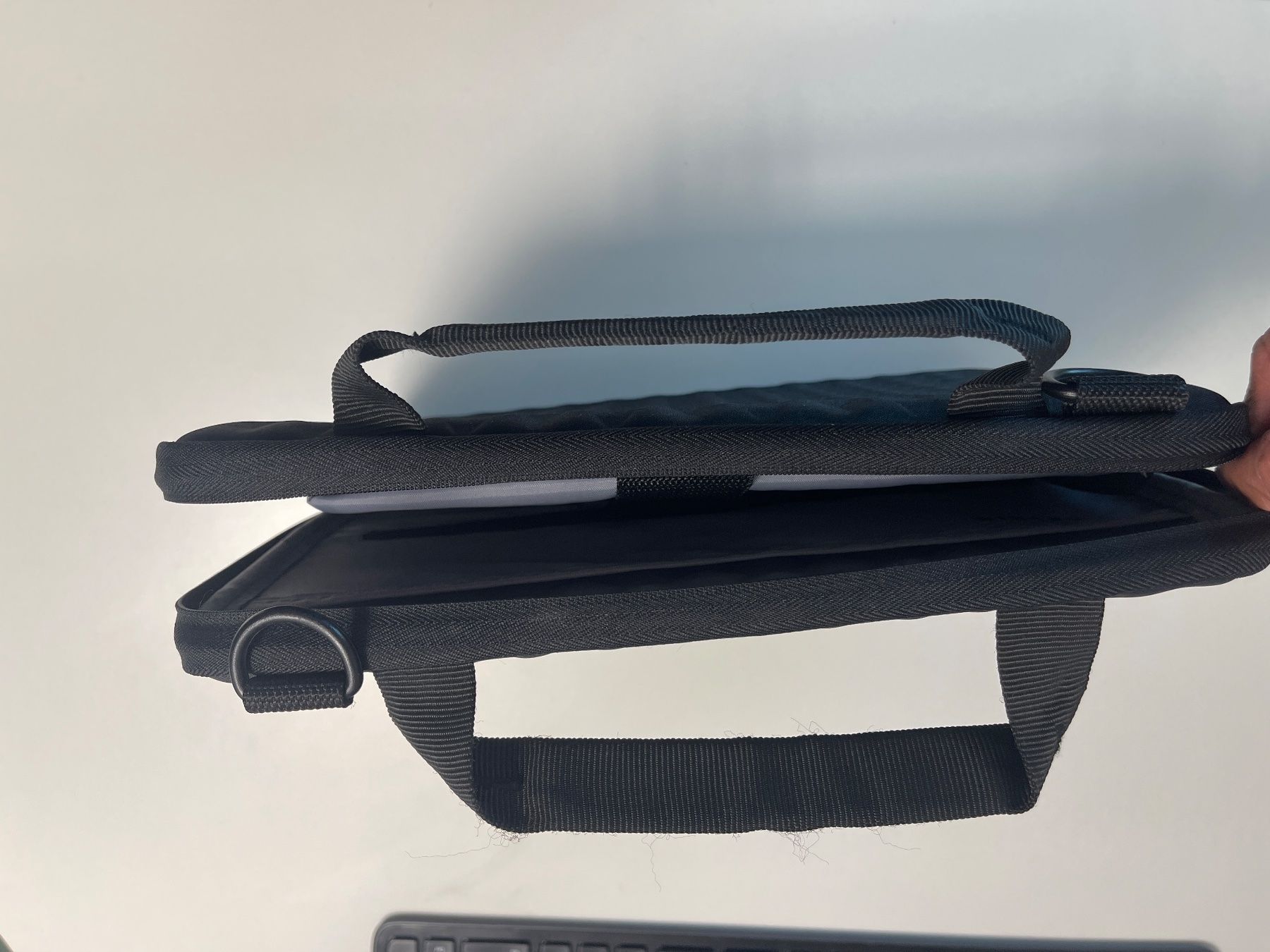 Belkin Covers & Borse: Belkin Clamshell Bag Tabletcase Honigwabe – Nuovo (secondo la descrizione) da Wetzikon ZH venduto da ischbaer 2