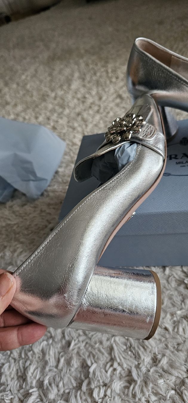 Prada Scarpe da donna: Prada Silberne Pumps Gr. 39.5 Schuhe Absatzschuhe Elegant – Usato da Riedikon venduto da Winter21. 4