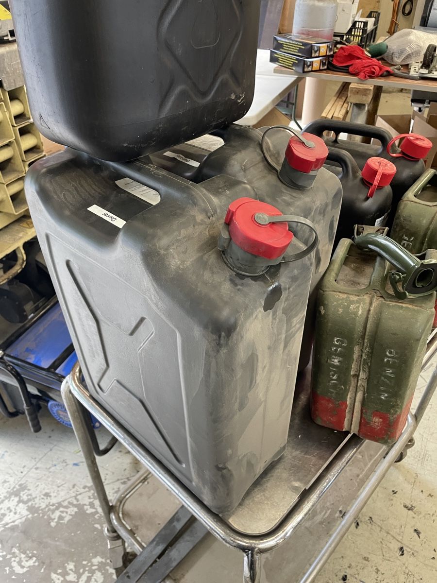 Taniche per benzina: Benzin- Dieselkanister – Difettoso da Flaach venduto da Binz 5