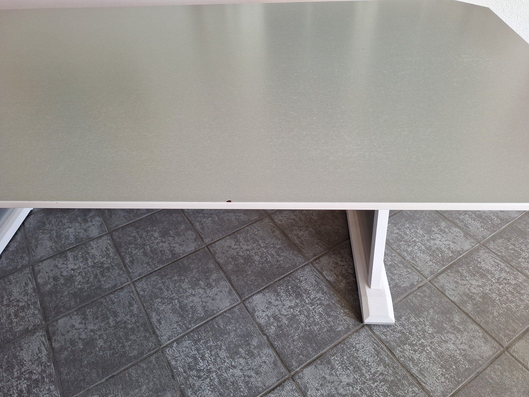 Set di tavolo e panche: Grosser Esstisch mit Eckbank und Stühlen - Rot – Usato da Altstätten SG venduto da bon_sy7p 5