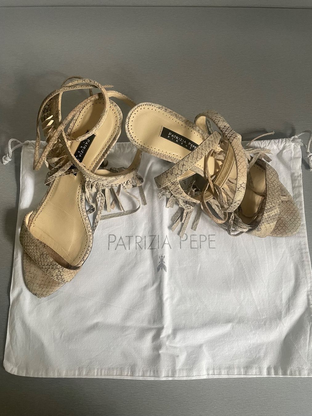 Patrizia Pepe Scarpe da donna: Patrizia Pepe Sandalen, Gr. 37 Fransen – Usato da St. Moritz venduto da cri_h9tt 9