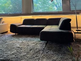 Ecksofa mit vollständig verstellbaren Kissen