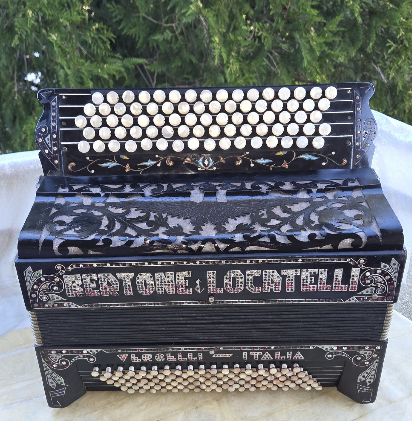 Strumenti musicali: Accordéon Bertoni Locatelli  – Difettoso da Penthalaz venduto da EvandroLuz