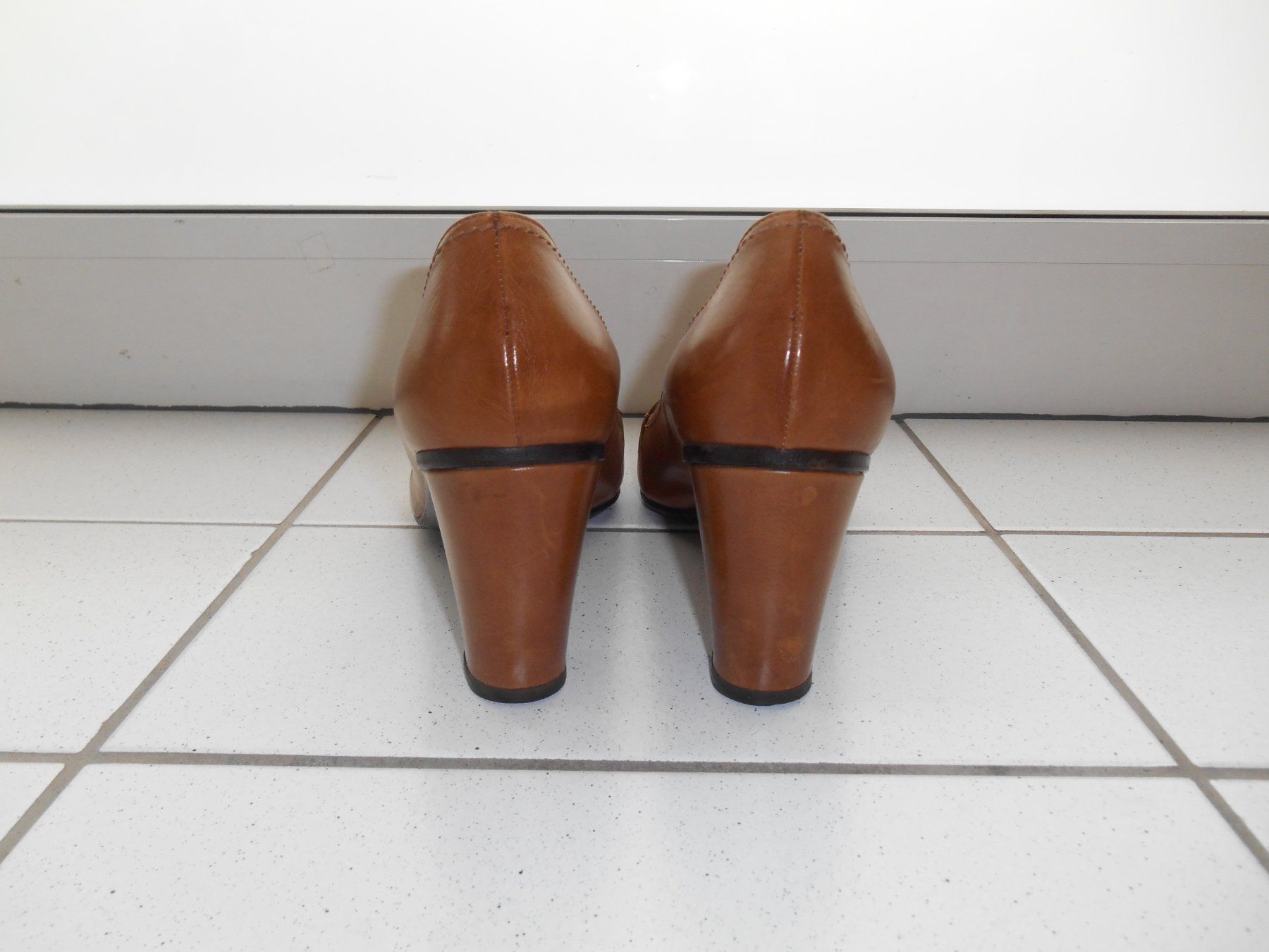 Scarpe da donna: LARIO Lederpumps braun Gr.39.5 – Usato da Basel venduto da fafa68 1